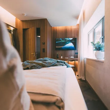 Alpi - Private & Living