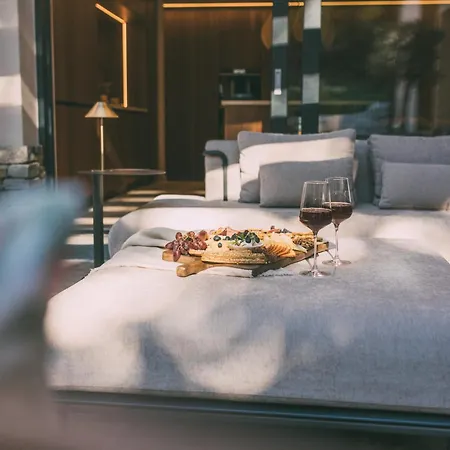 Alpi - Private & Living